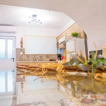 Areopolis Art Apartment *