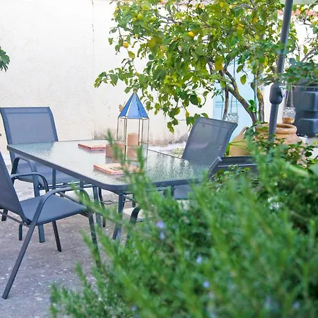 Areopolis Art Apartment *